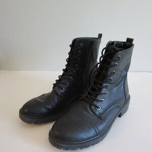 Universal Thread Black Lace Up Size 9 Lugged Sole Boots